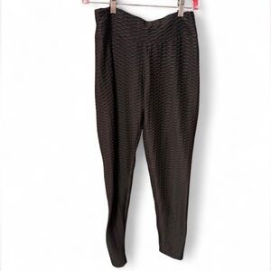 black textured women's high-waisted scrunch butt lifting yoga pants